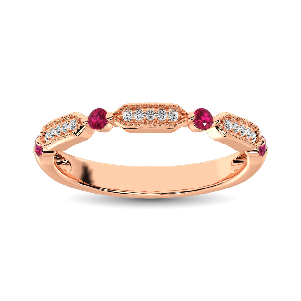 Diamante 1/5 Ct.Tw. Y Ruby Stack Band en oro rosa de 14 quilates (15 diamantes y 4 rubíes)