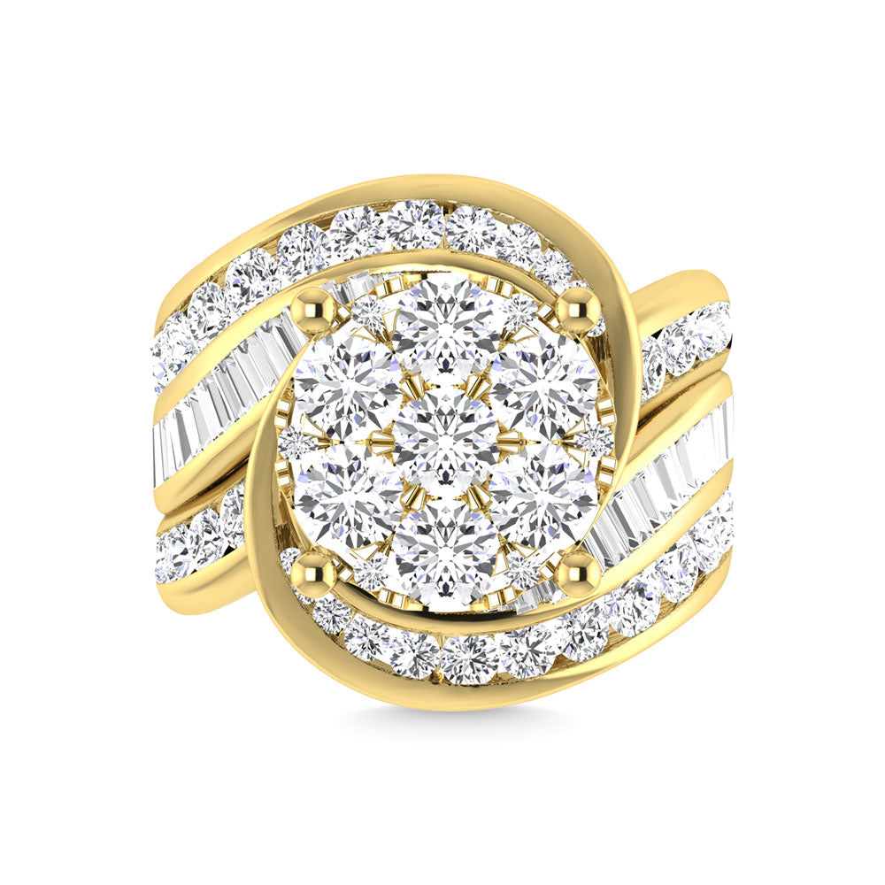 Diamante de 4 qt.Tw. Anillo de compromiso en racimo en oro amarillo de 10 quilates