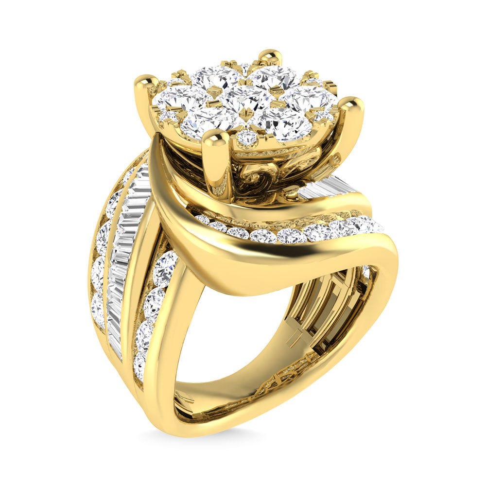 Diamante de 4 qt.Tw. Anillo de compromiso en racimo en oro amarillo de 10 quilates