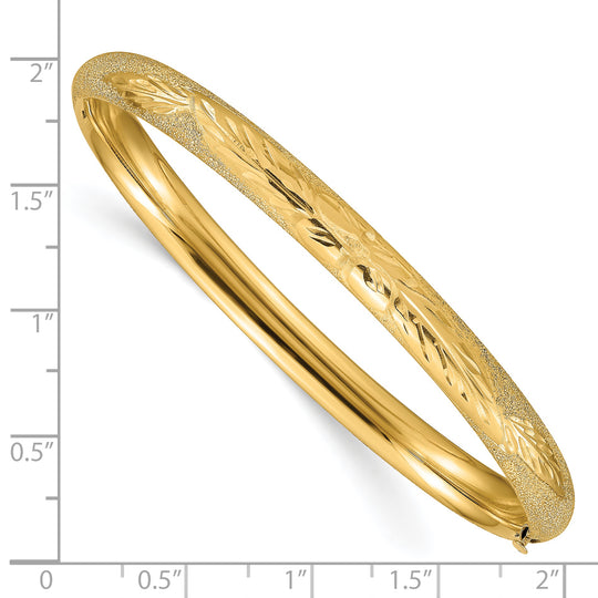 Brazalete tipo brazalete con bisagras y corte láser de gran tamaño de 14k 4/16