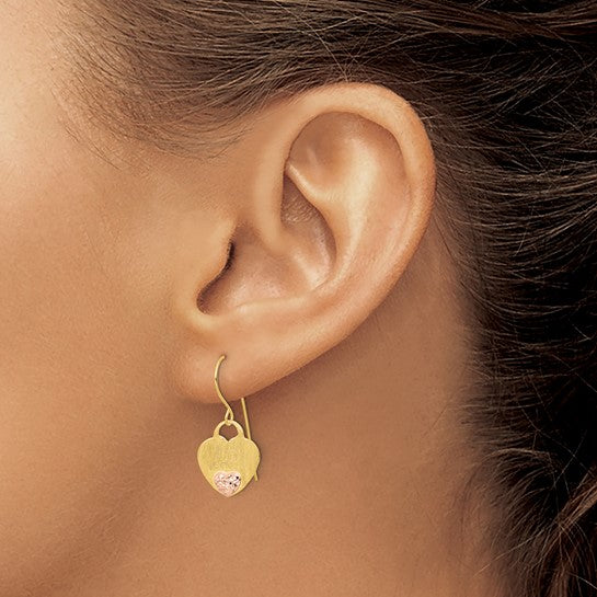 Aretes Colgantes de Corazón Pulido con D/C en Oro Amarillo de 14K