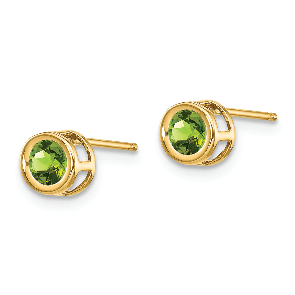 Aretes con Pasador de Peridoto de 4 mm/Agosto con Bisel en Oro de 14k