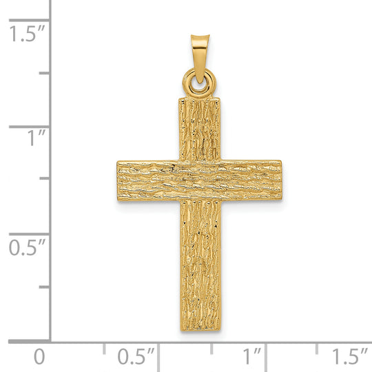 Colgante de cruz maciza con textura de madera pulida de 14 quilates.