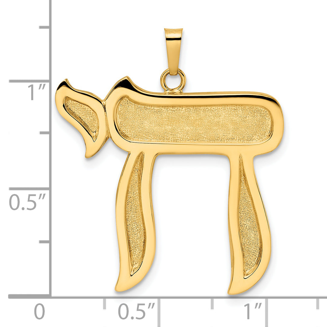 Colgante con símbolo Chai sólido pulido y texturizado de 14k