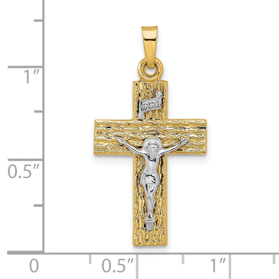 Colgante de crucifijo INRI sólido con textura de madera pulida de dos tonos de 14 k