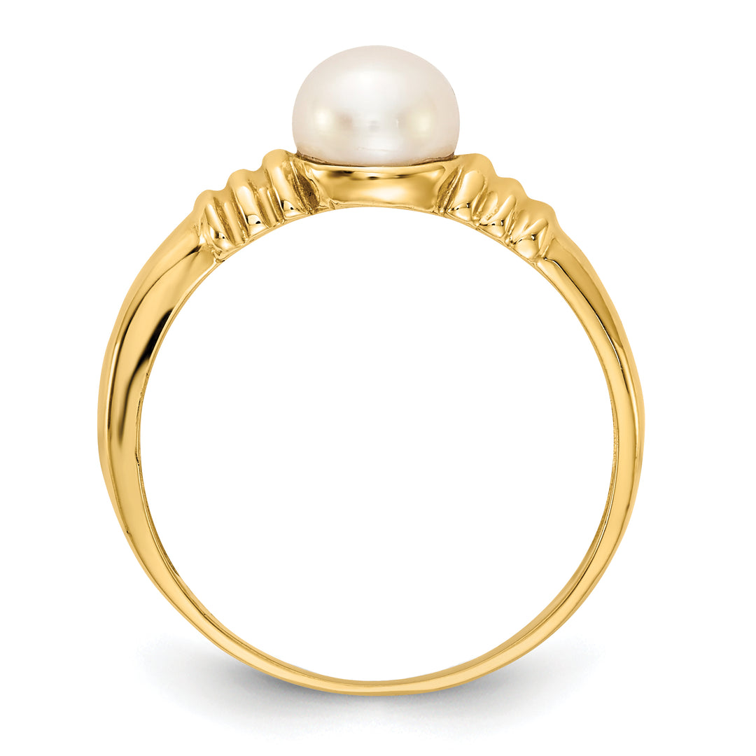 Anillo de Perla Cultivada en Agua Dulce con Botón Blanco de 5-6 mm, en Oro de 14k