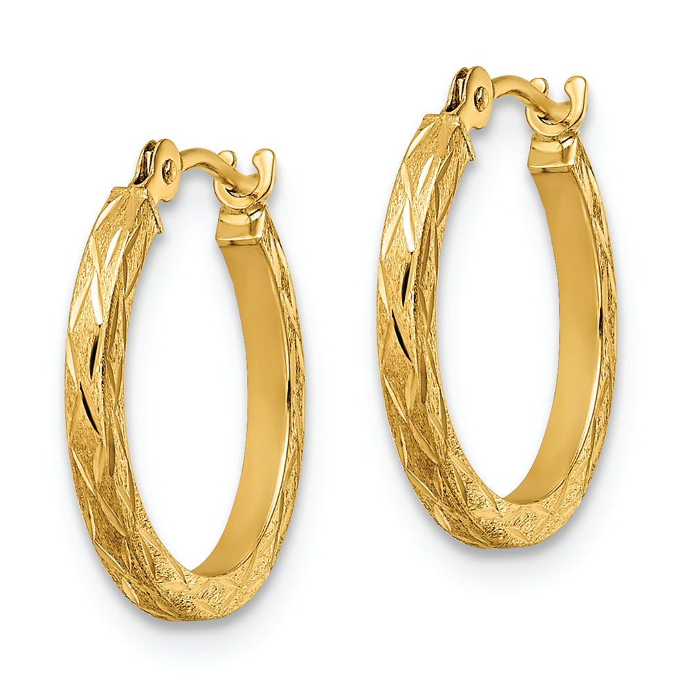 Aretes tipo argolla de talla diamante satinados y pulidos de 14 k