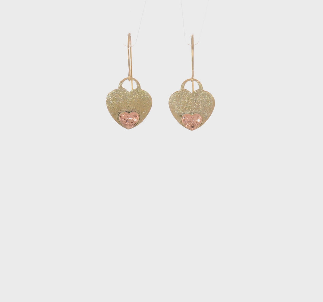 Aretes Colgantes de Corazón Pulido con D/C en Oro Amarillo de 14K