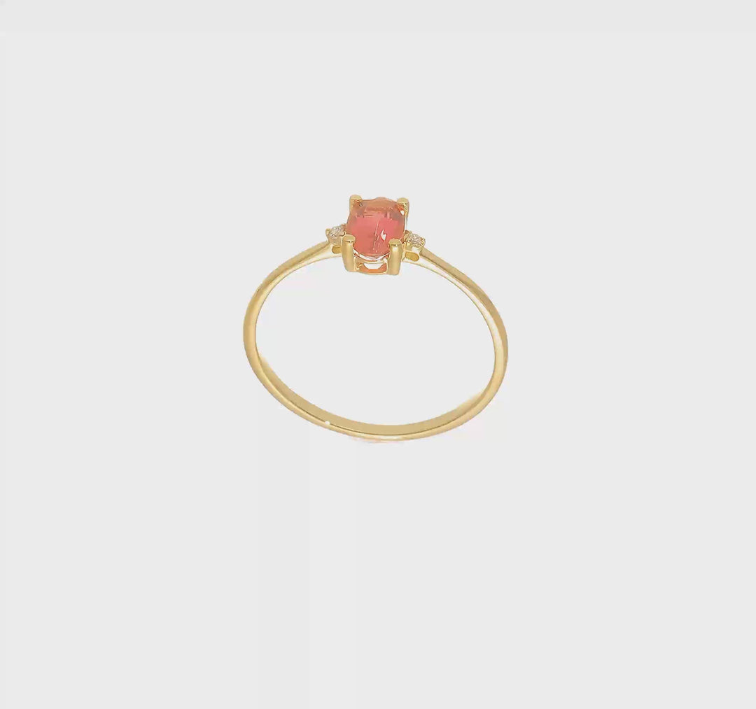 Anillo de Oro Amarillo de 14k con Diamante y Turmalina Rosa (Piedra de Nacimiento)